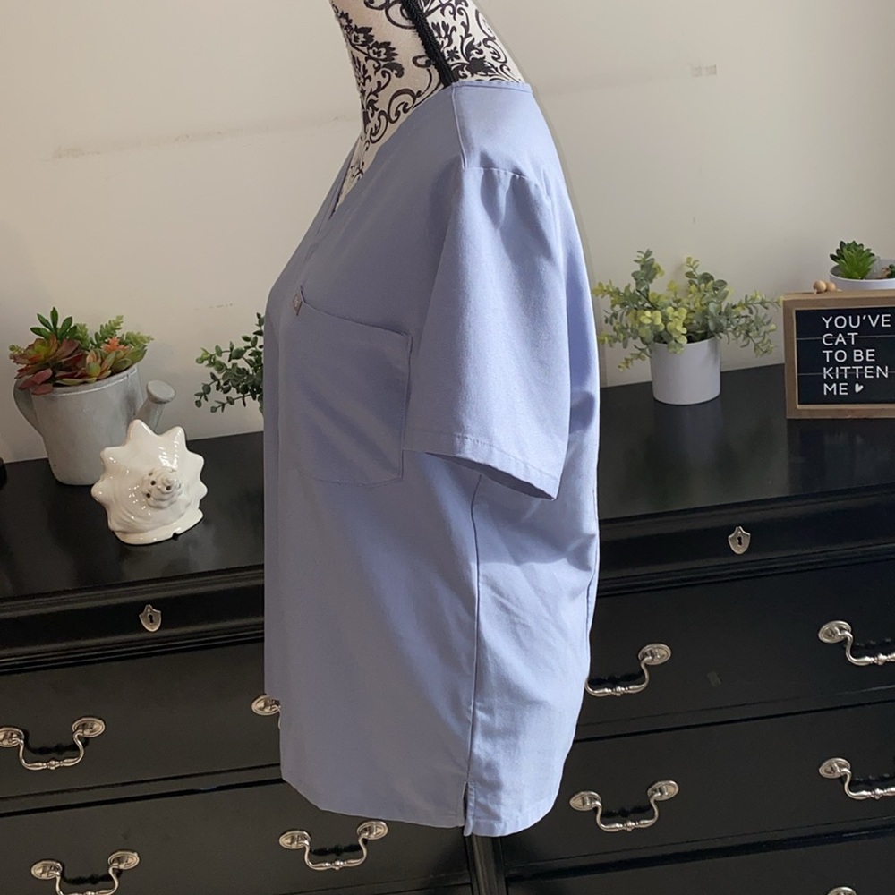 FIGS Technical Collection Scrub Top Size Medium - Picture 8 of 9